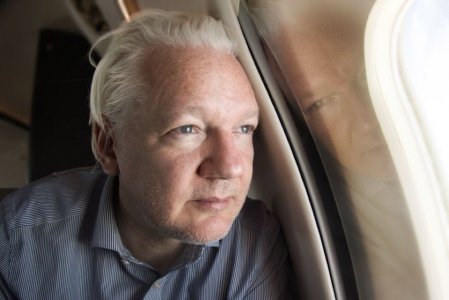 Assange libero, torna in Australia