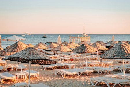 Le spiagge sono della natura e delle persone, non di chi ci lucra